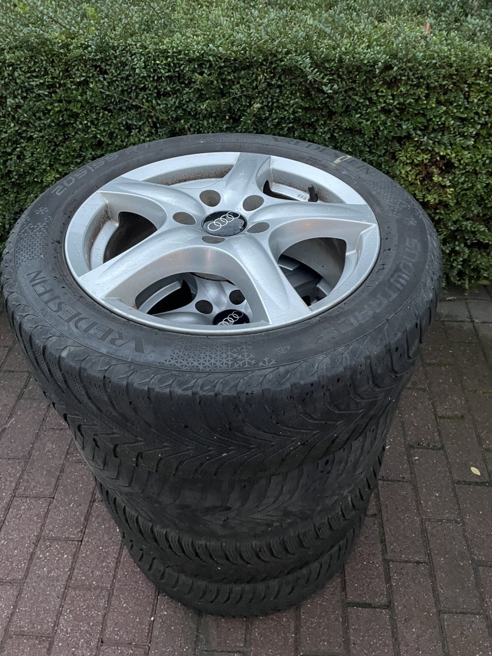 4 Audi winterbanden + licht metalen velgen te koop