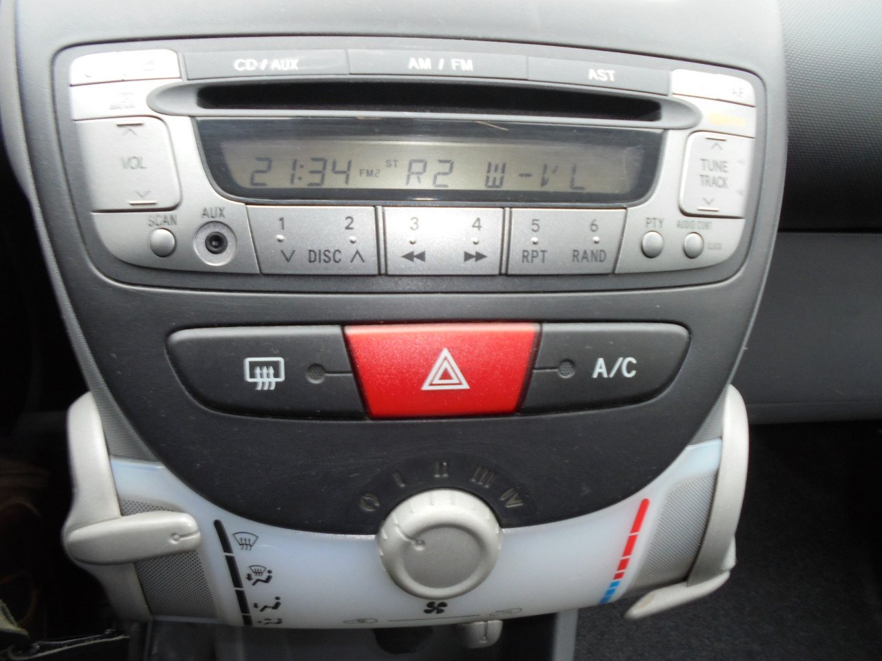 Aygo 1.0-12V drie deur Bwjr.2009 Apk vol jaar N.A.P leuke nette auto € 3250