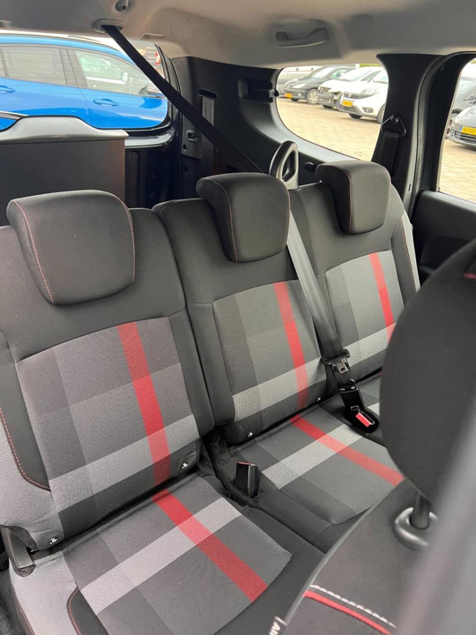 Dacia Lodgy 1.3 tce tech road 7p. navi, trekhaak enz..