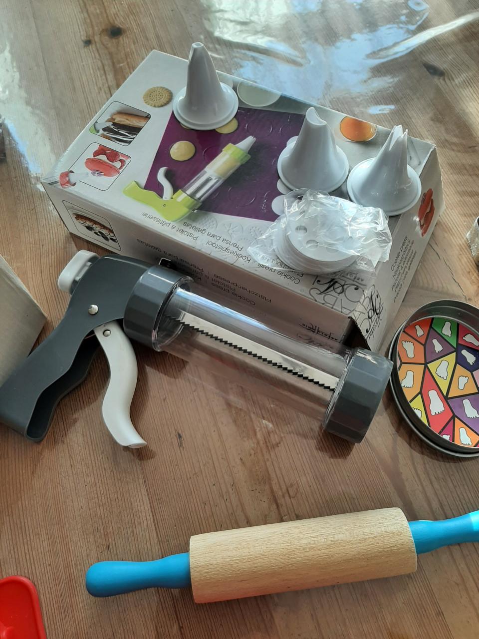 VEEL BAKSPULLETJES VOOR KINDERFEEST   ( TAARTEN BAKKEN )