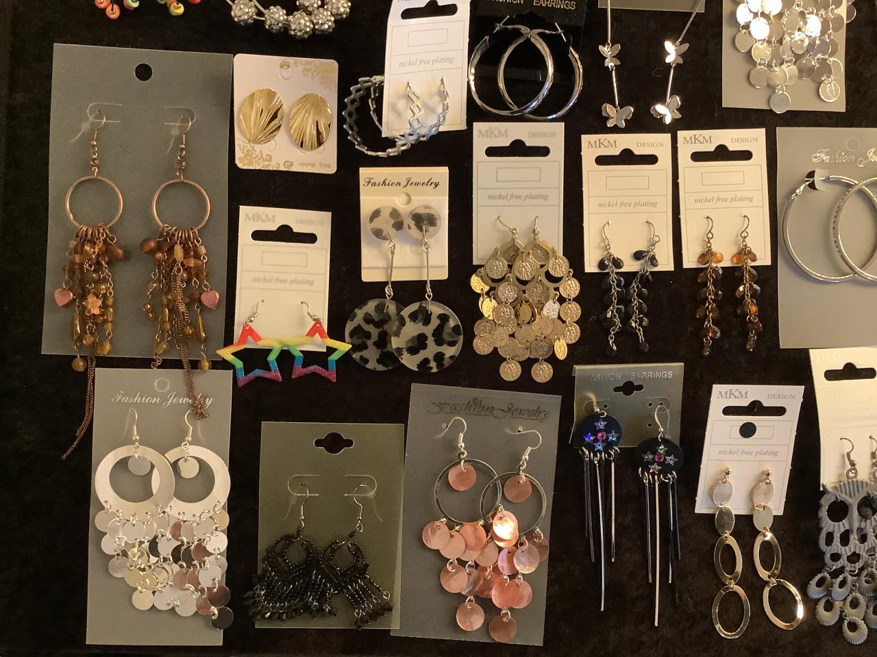 Partij prachtige oorbellen. (Partij 16)