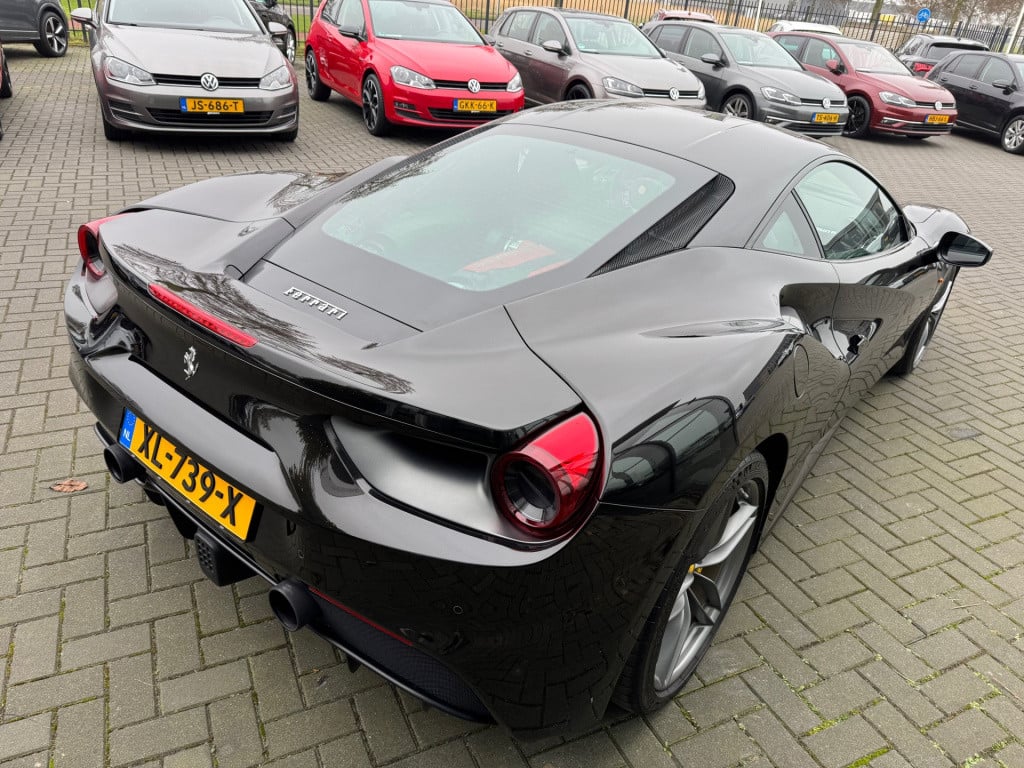 Ferrari 488 3.9 gtb hele * daytona seats * carbon driver zone * dealer onde