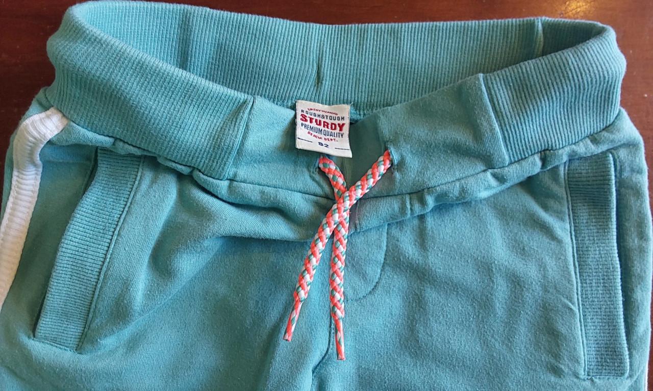 Nieuwe korte broek van het merk Sturdy in maat 92
