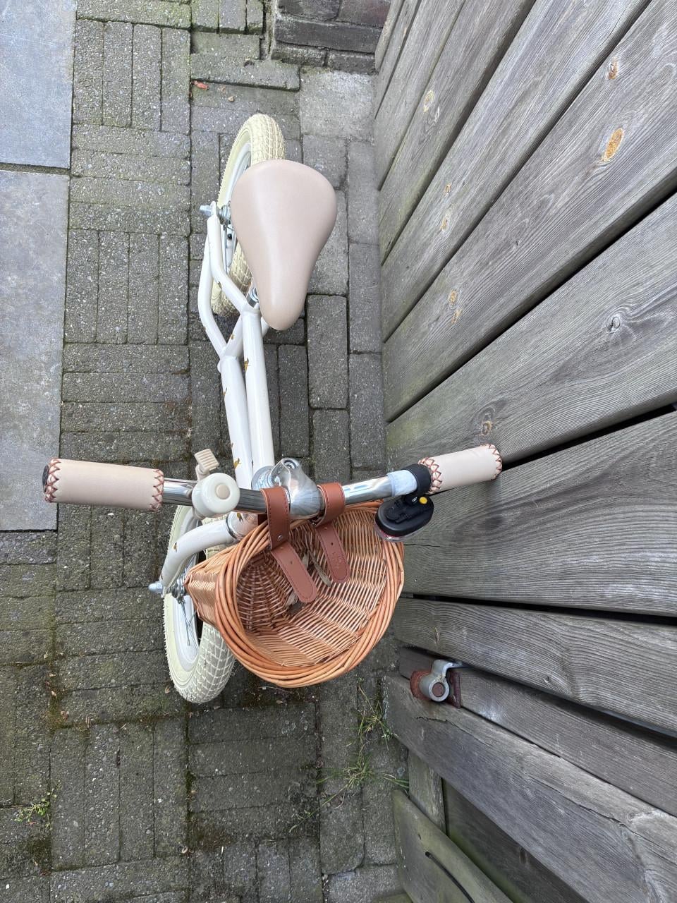 Loopfietsje met mandje en bel