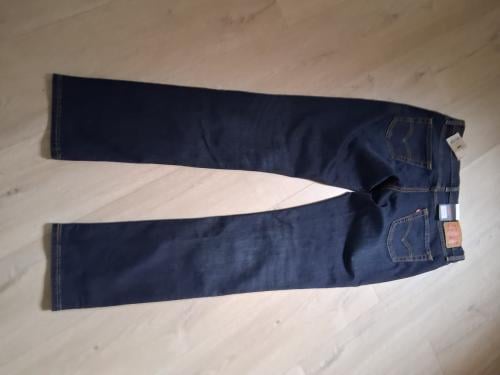 Te Koop: nieuwe Levi's spijkerbroek