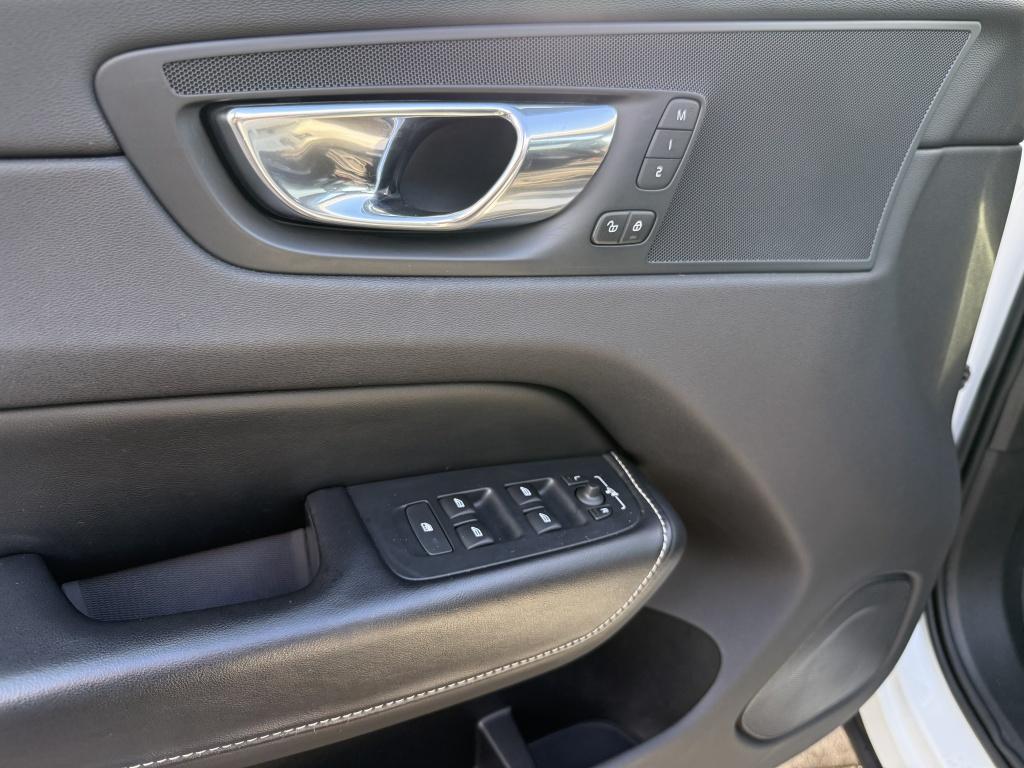 Volvo XC60 t8 390pk recharge r-design| panodak| luchtvering| trekhaak| came