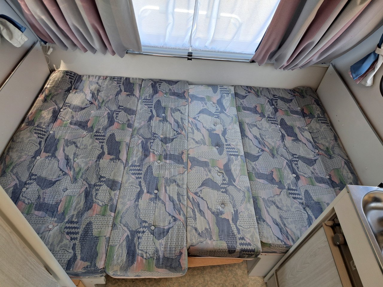 Beyerland 390-D caravan