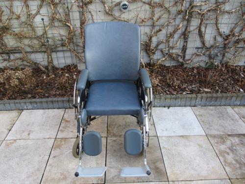 Zeer degelijke Ortopedia opvouwbare rolstoel met Comfort beensteunen