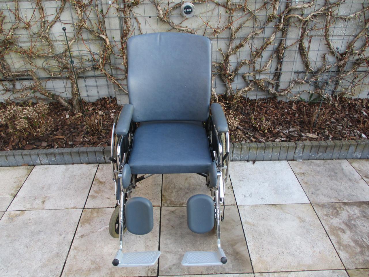 Zeer degelijke Ortopedia opvouwbare rolstoel met Comfort beensteunen