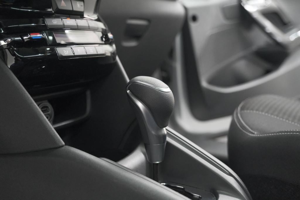 Peugeot 208 puretech 100 eat6 allure | panoramadak | camera | navigatie