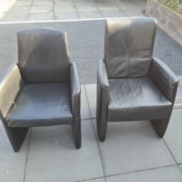 2 x zwarte leren fauteuiltjes