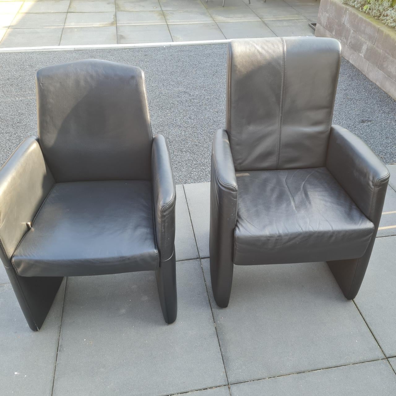 2 x zwarte leren fauteuiltjes