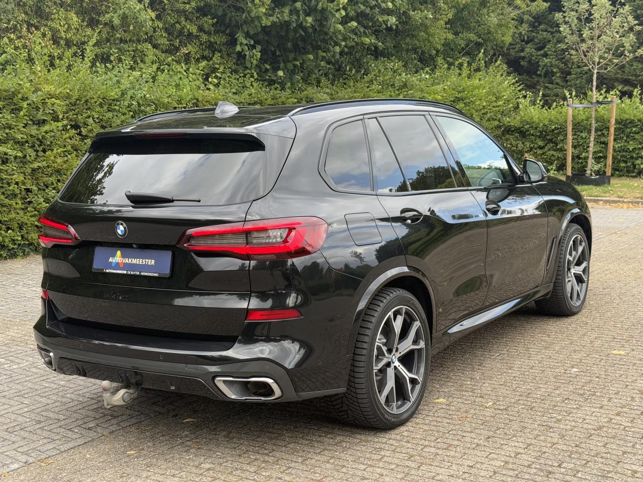 BMW X5 - XDrive45e | M-Sport | Night Vision| Soft-Close | Sky Lounge | 360