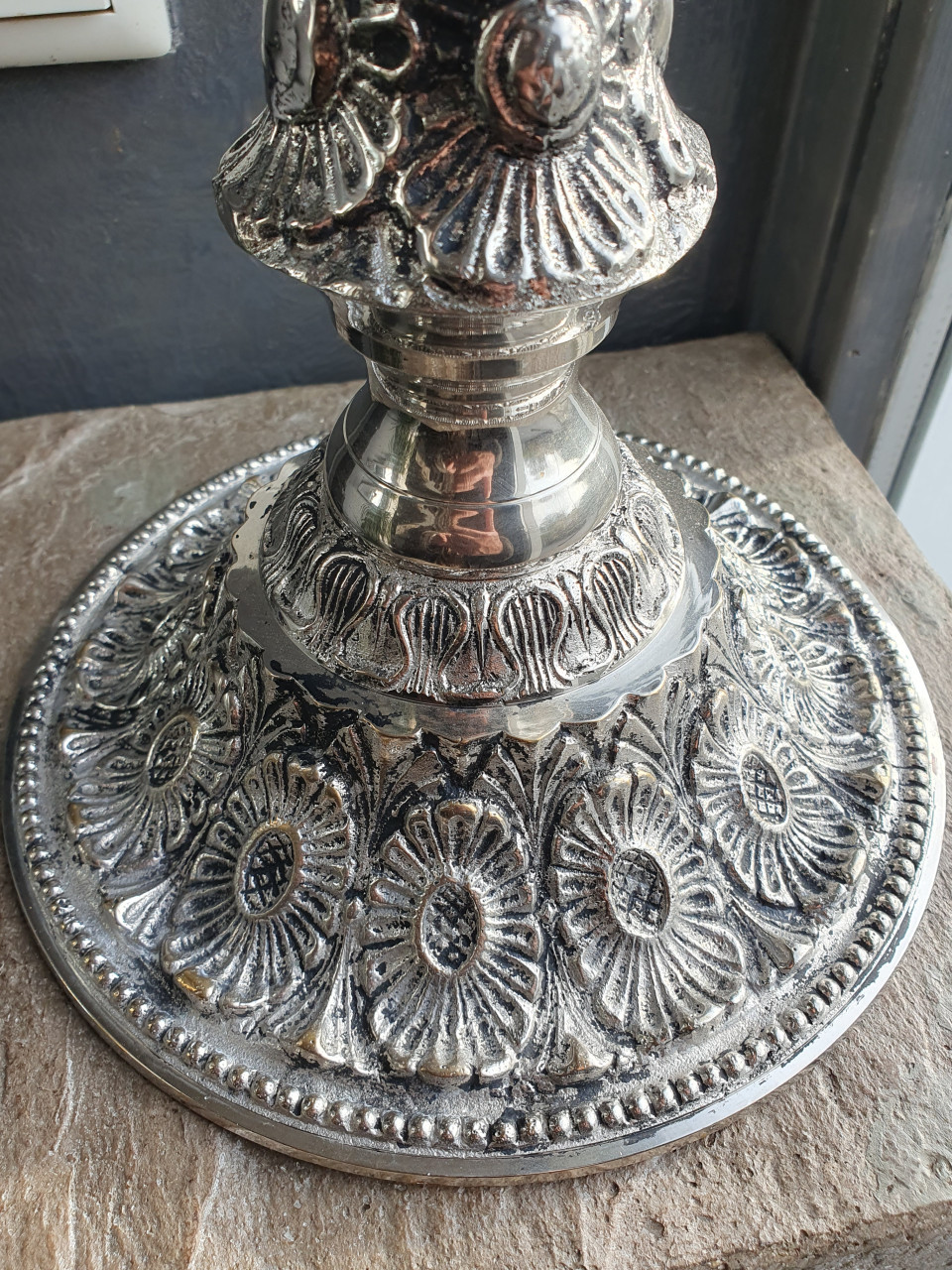 Prachtige heel grote vintage kandelaar heel zware kwaliteit...