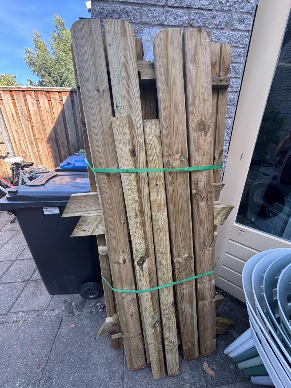 Nieuwe picknicktafel