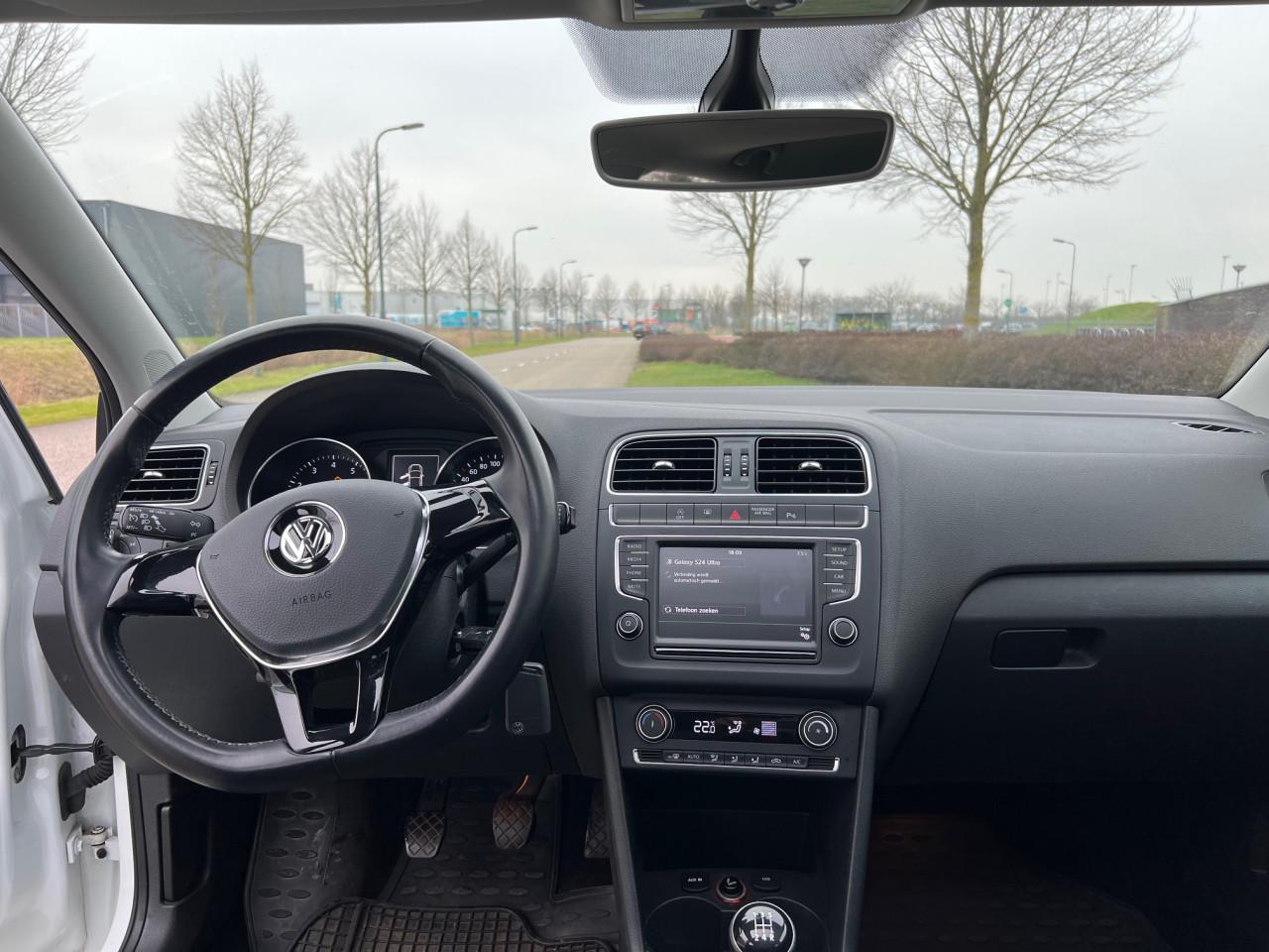 VW Polo 2015 met slechts 93000 km, Panoramadak!