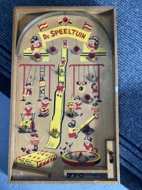 Vintage antiek houten flipperspel De Speeltuin en recent knikker labyrinth