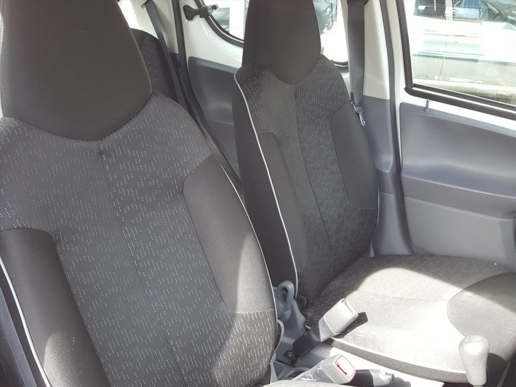 Peugeot 107 1.0 12v 68pk 5d xs airco | radio & cd-speler | lage km-stand | 