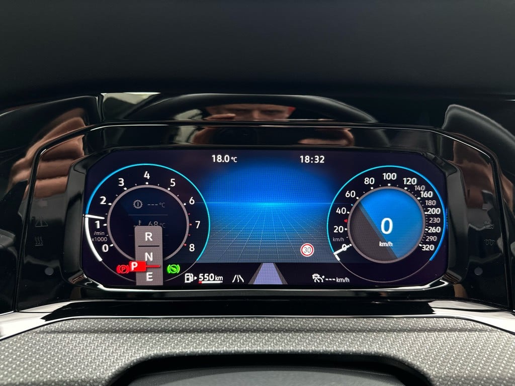 Volkswagen Golf 2.0 tsi r 4motion // panoramadak // akrapovic