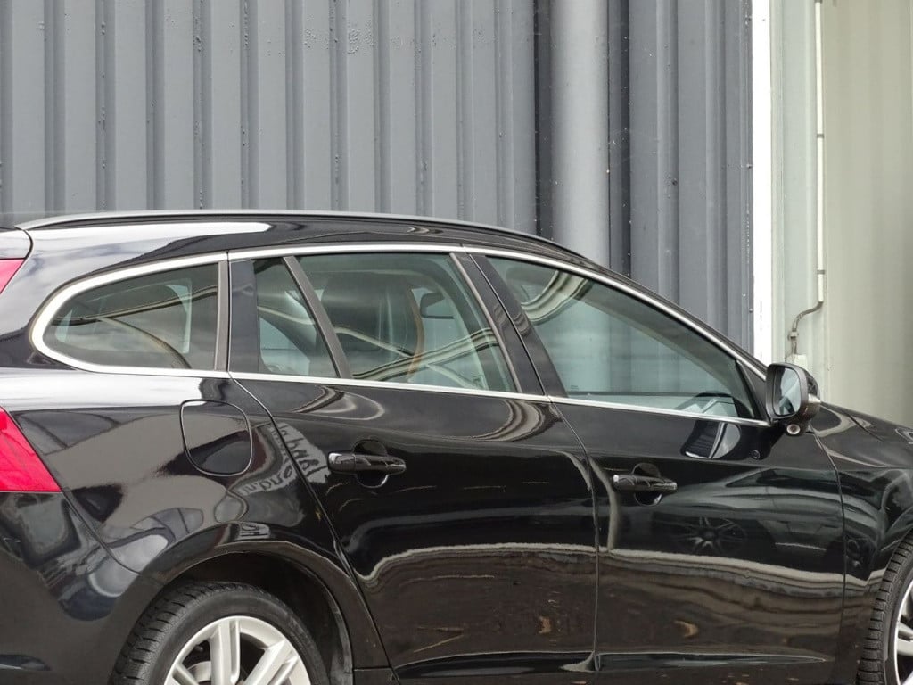 Volvo V60 2.0t momentum automaat | 200 pk | trekhaak