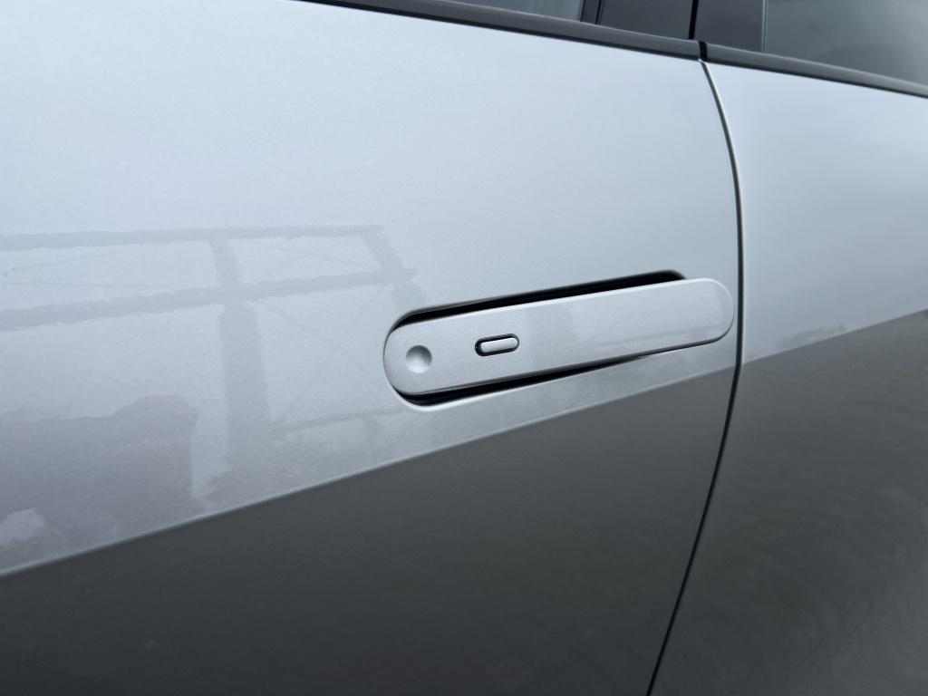 Toyota C-hr 1.8 hybrid 140 dyn