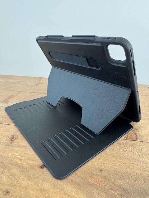 ZUGU case voor iPad Pro 13 (M4) 2024, M5 (2025), zwart, magnetisch