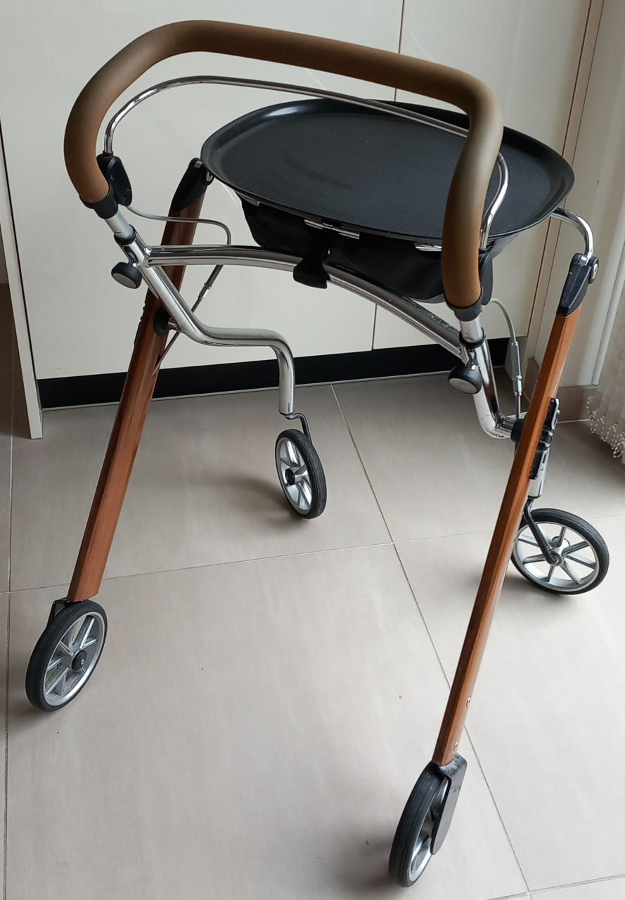 Z.g.a.n. lichtgewicht indoor rollator!