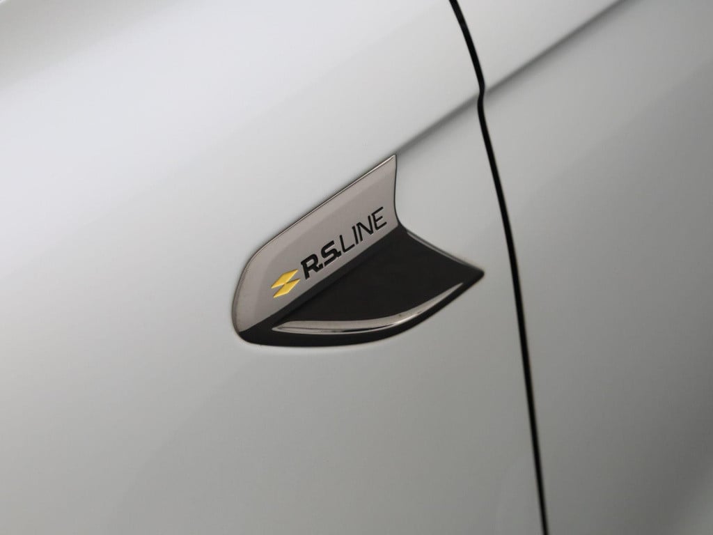 Renault Clio 1.0 tce r.s. line | lmv | sport stoelen | parkeer sensoren | c