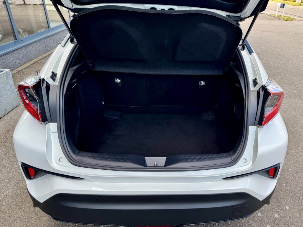Toyota C-hr 1.8 hybrid bi-tone navi ecc cruise