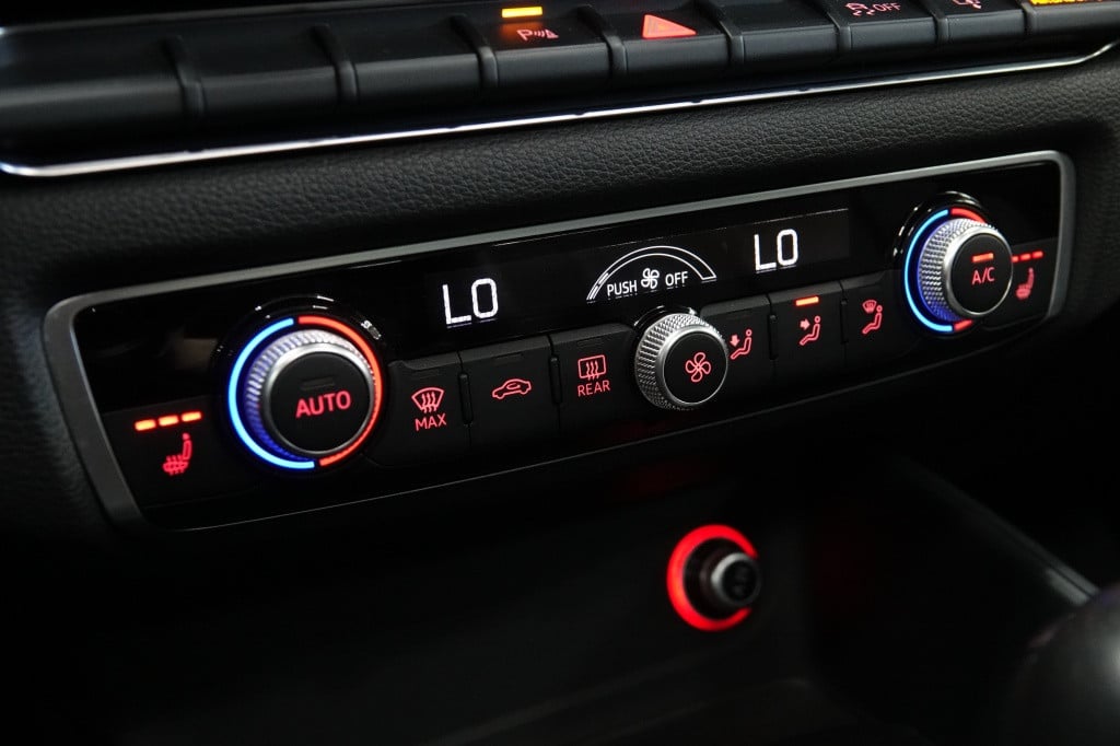 Audi A3 limousine 1.8 tfsi | panorama | leder | camera | pdc |