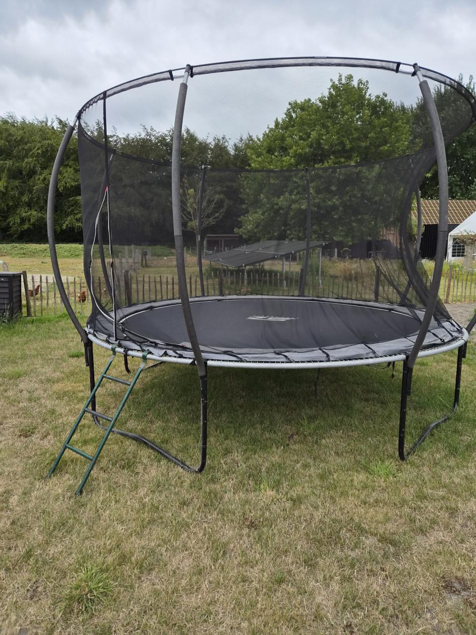 Trampoline