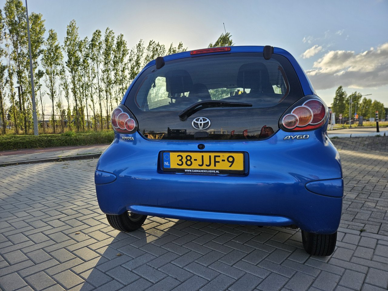 Zuinige TOYOTA AYGO 5 drs Dynamic Blue AIRCO / NL AUTO / NAP / 1:23 !
