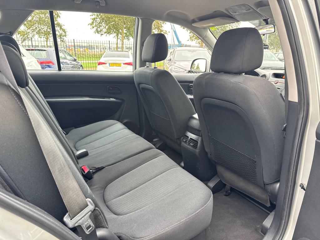 Kia Carens 2.0 cvvt x-tra * airco * trekhaak * apk tot 07-10-2027