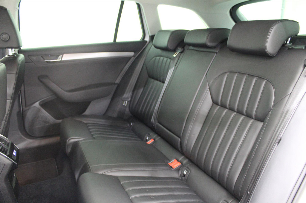 Skoda Superb combi style 1.4 tsi act