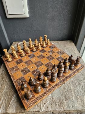 Prachtig Handgesneden houten schaakspel - Reisformaat