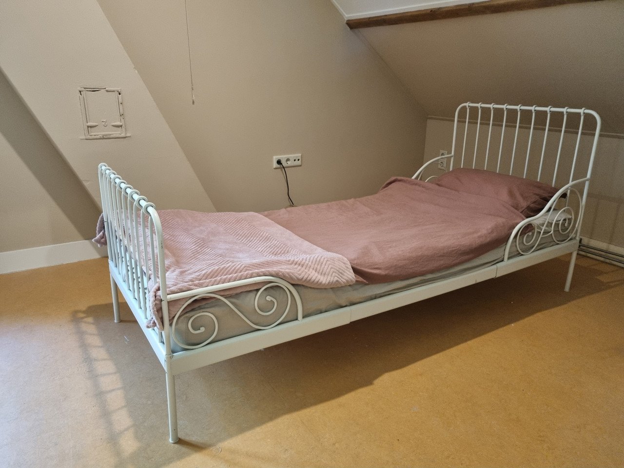 Witte bedden VERKOCHT!!
