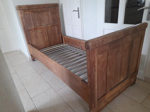 Antiek bed 90 x 200 (in goede staat)