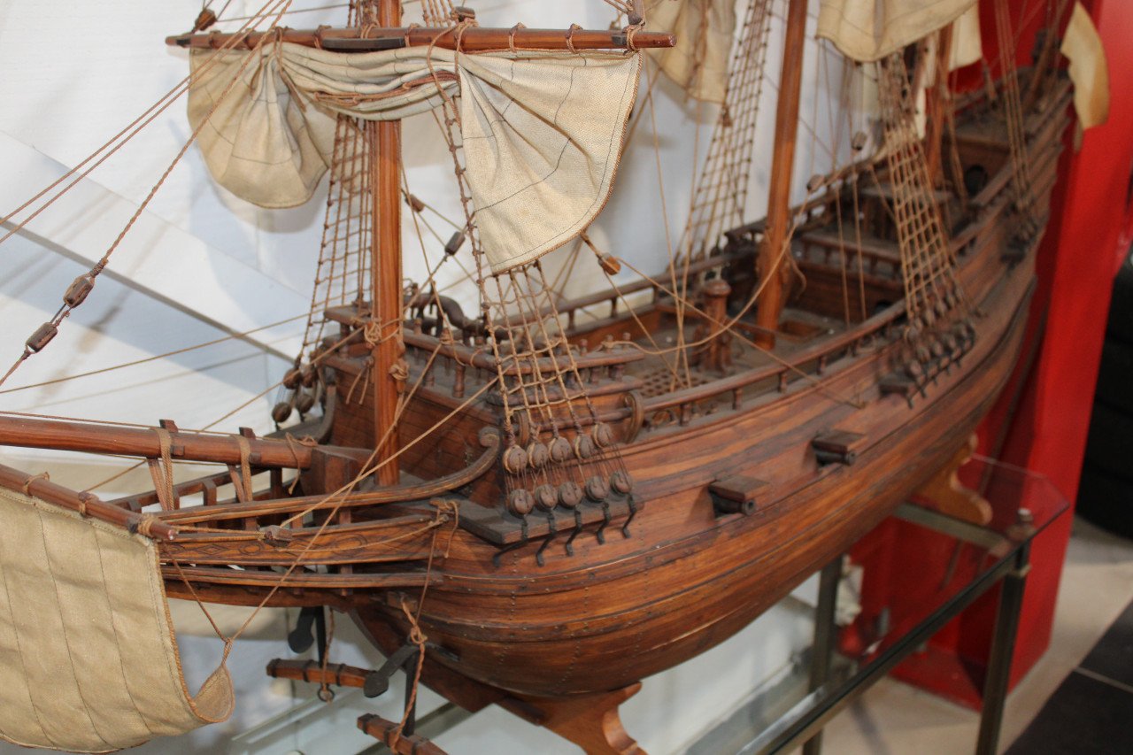 Zelfgebouwd VOC modelschip De Halve Maen