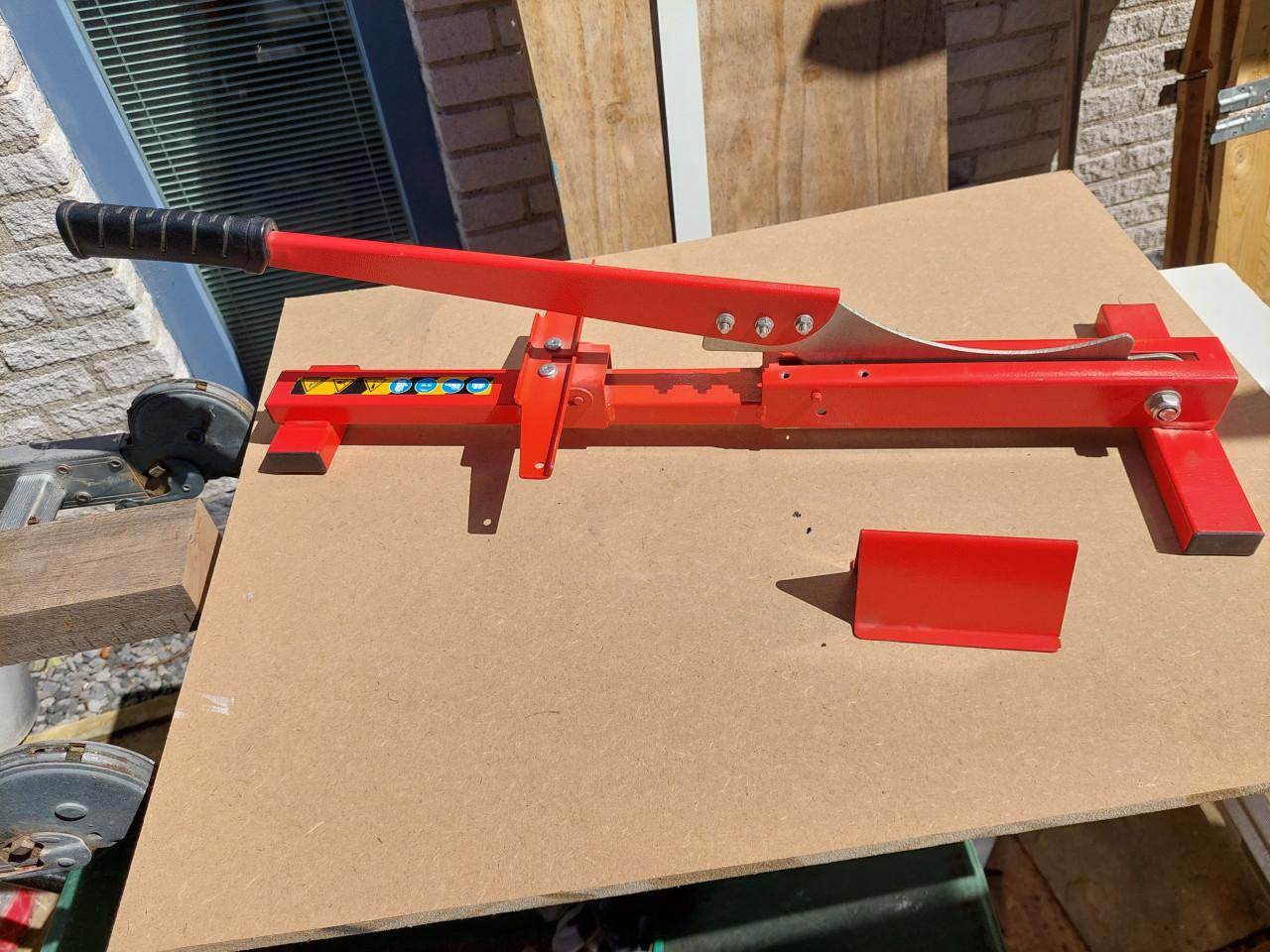 * Gereserveerd*  Laminaat snijder