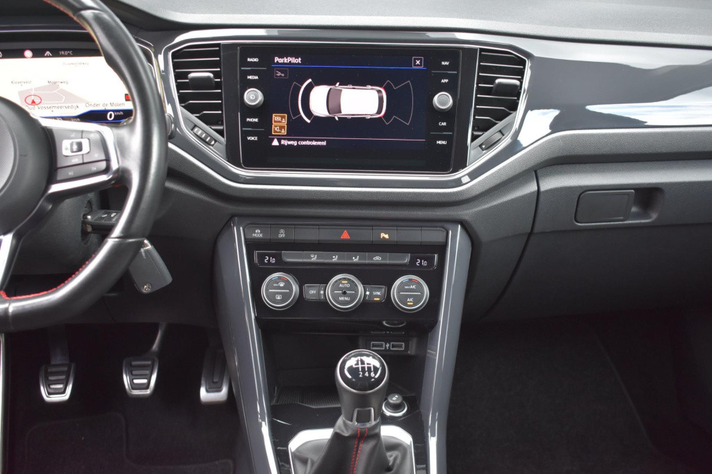 Volkswagen T-roc 1.0 tsi sport | virtual cockpit | trekhaak | camera | nap 