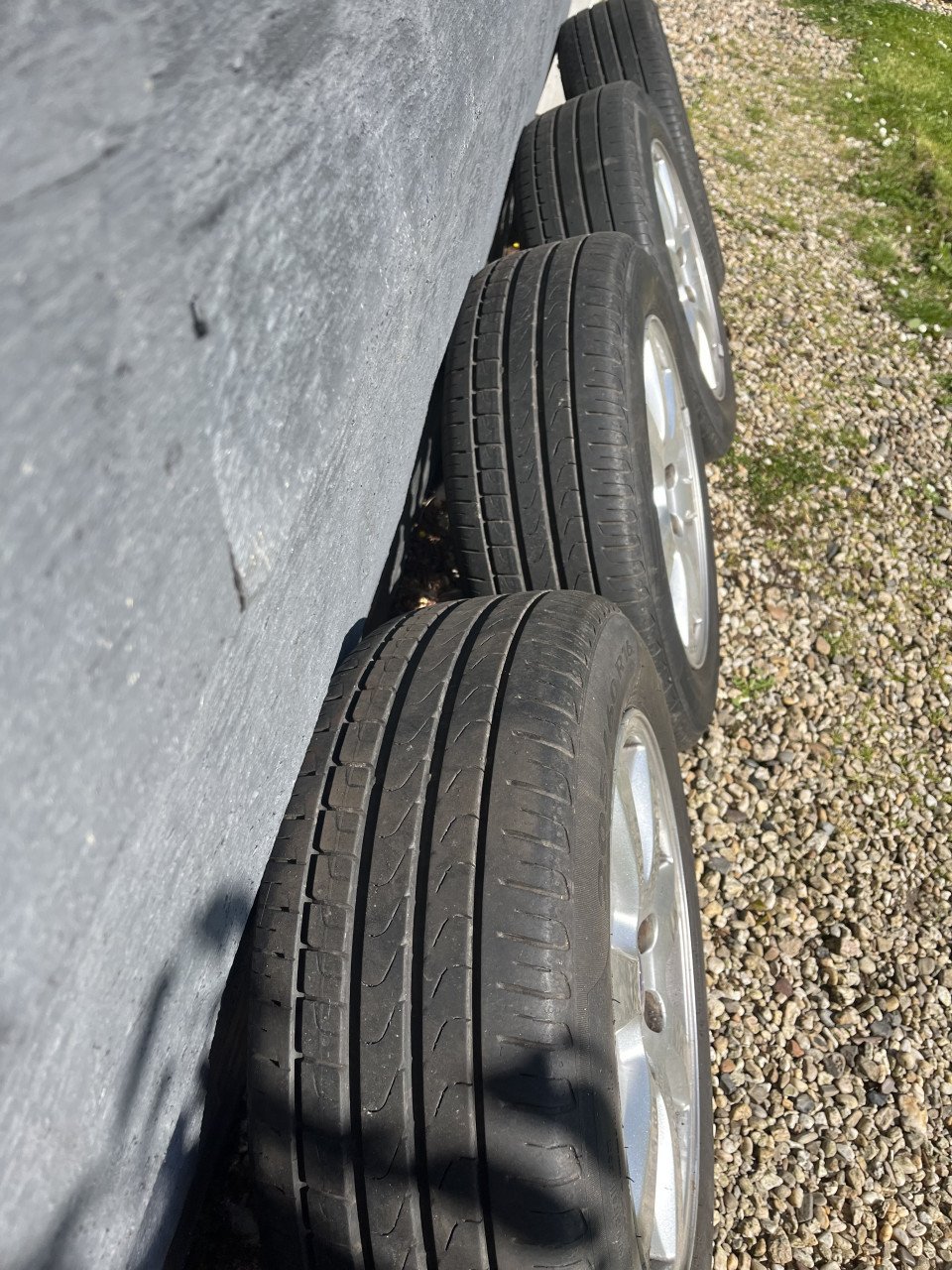 16 inch lichtmetalen velgen met Pirelli banden Volvo