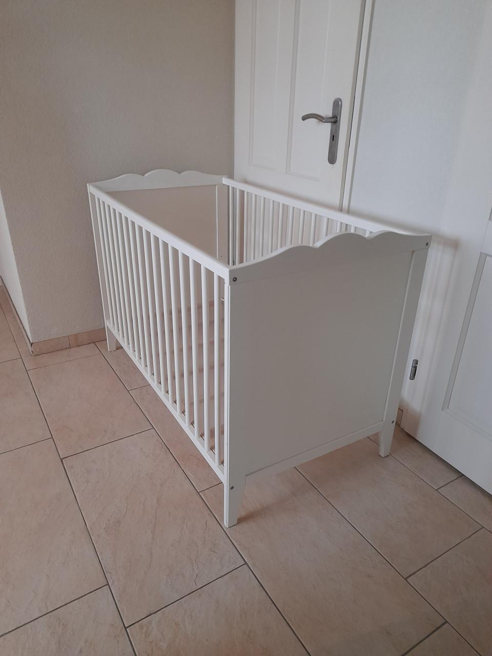 Wit ledikantje (in goede nette staat )