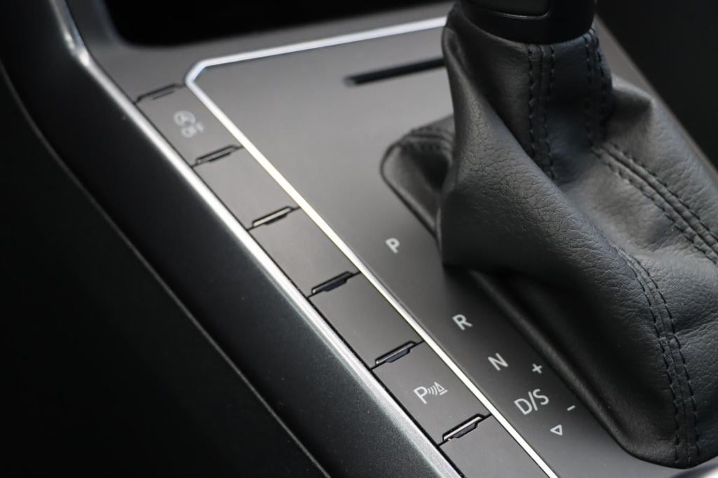 Volkswagen Polo 1.0 tsi highline business r 95pk | camera | carplay