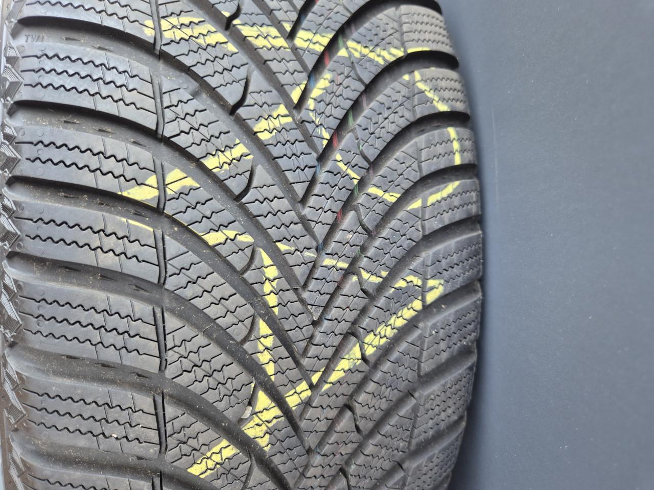 Nieuwe Semperit Speed-Grip 5 winterbanden met 19 inch velgen