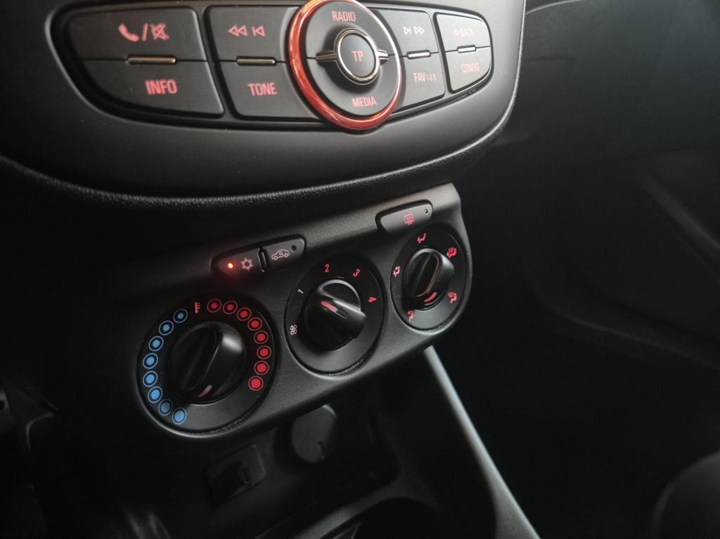 Opel Corsa 1.4 colour edition / stuur-stoelverwarming / parkeersensoren