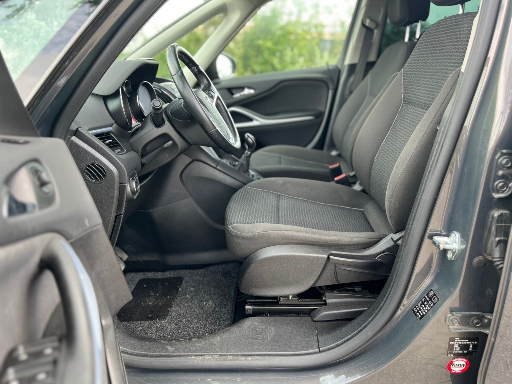 Opel Zafira tourer 1.6 edition turbo 7p. //nap//navi//clima