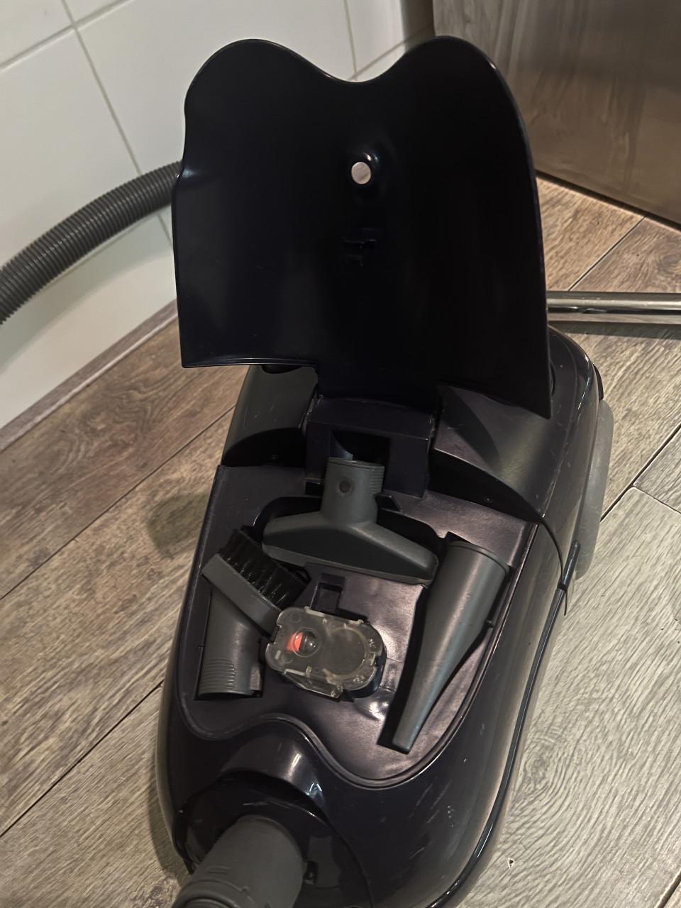 Philips mobilo plus Max 1700 watt stofzuiger als nieuw met hulpstukken