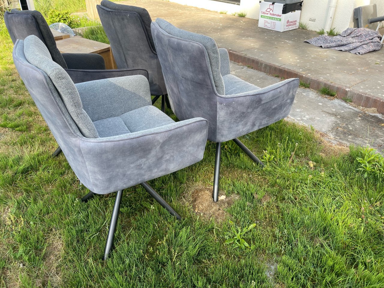 4 grijze comfortabele eetkamerstoelen