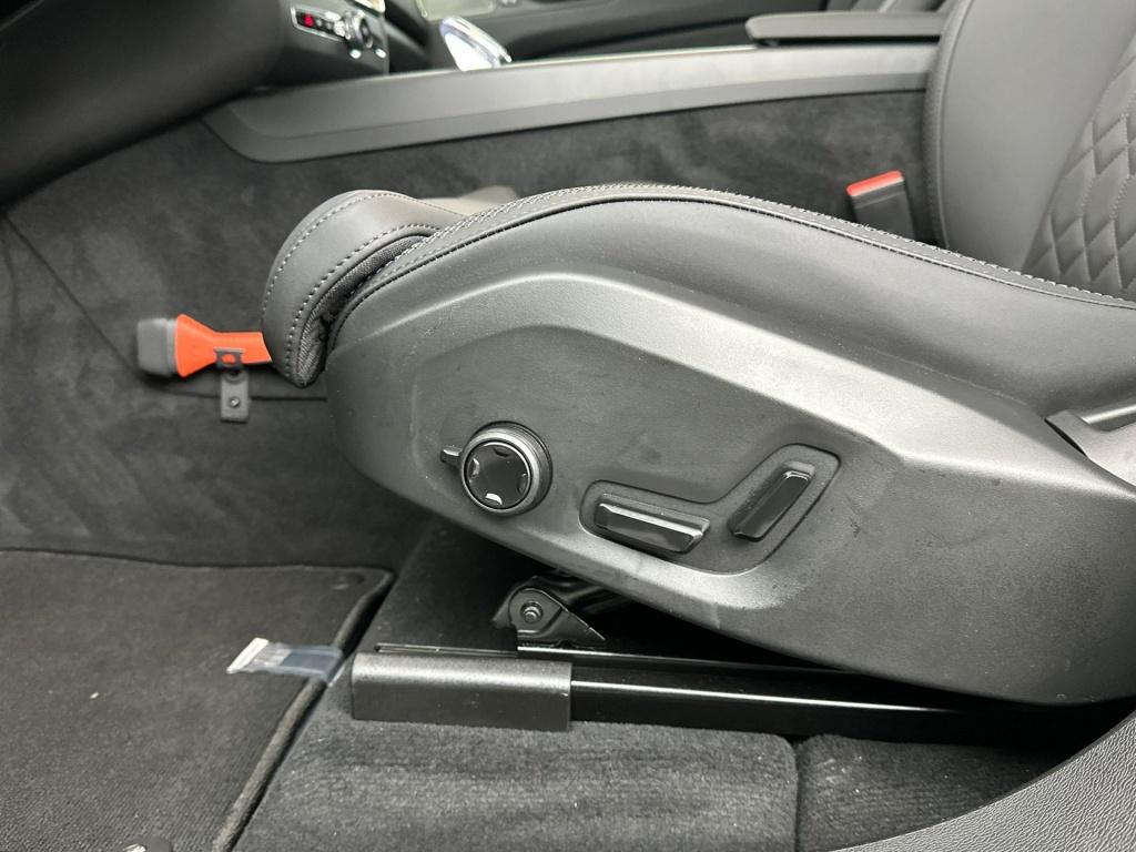 Volvo XC60 t6 398pk recharge ultra dark|