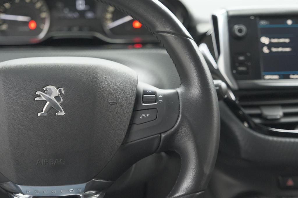 Peugeot 208 puretech 82 signature | apple carplay | parkeersensoren | navig